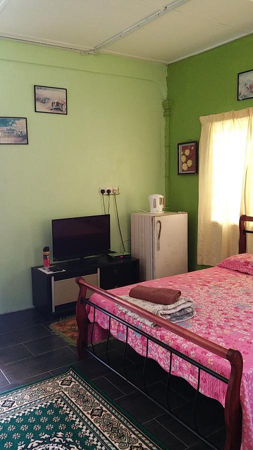 Dhia Irdina Homestay Paya Rewak Экстерьер фото
